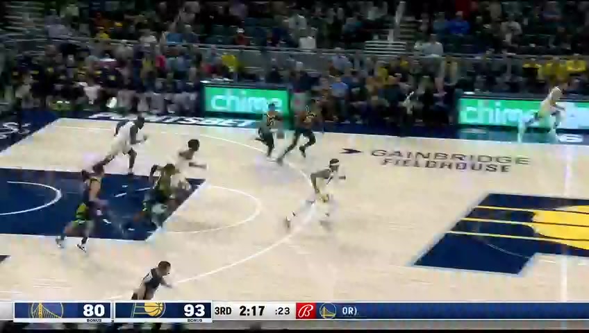 庫里切球左肩膀疑似受傷 疼痛難忍返回更衣室 本場(chǎng)比賽不會(huì )回歸